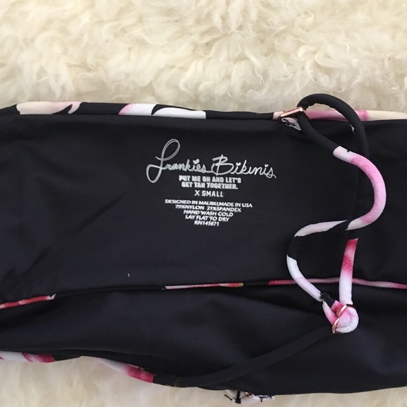 Rare Frankie’s bikinis joy top XS in black lotus - Picture 5 of 5